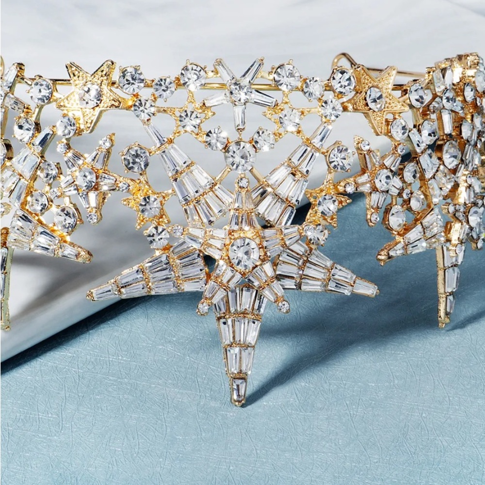 Elegant Gold Star Tiara - Picture 4 of 7